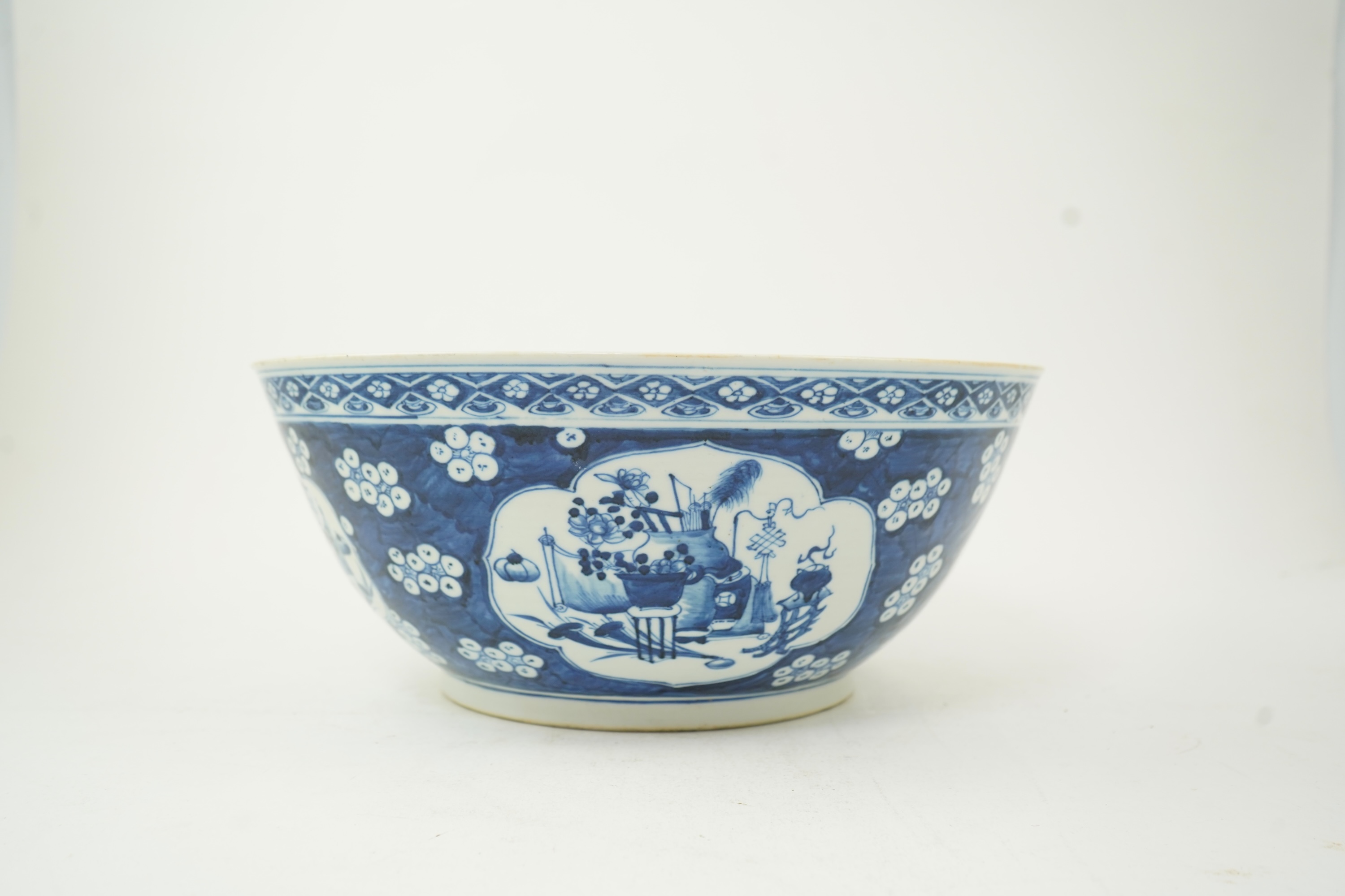 A large Chinese blue and white ‘Antiques’ bowl, mid 19th century